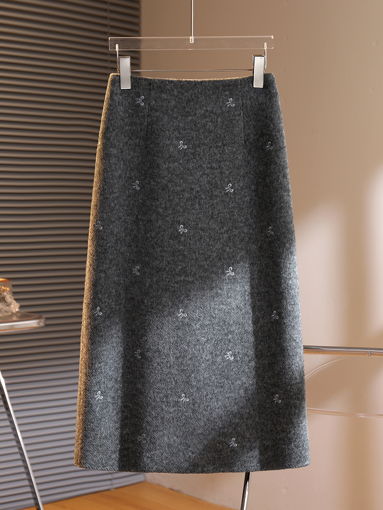 Elegant Wool Blend A-Line Midi Skirt with Bow Embroidery for Women Winter 2025