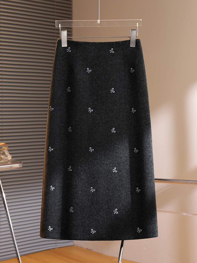 Elegant Wool Blend A-Line Midi Skirt with Bow Embroidery for Women Winter 2025 - Image 3