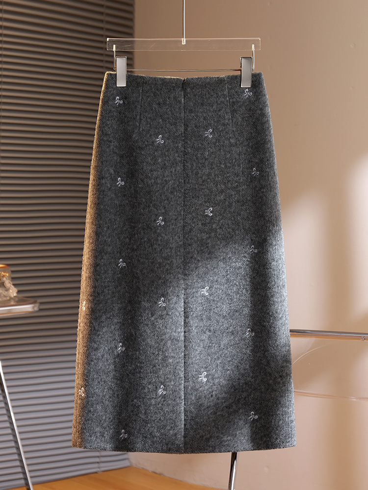 Elegant Wool Blend A-Line Midi Skirt with Bow Embroidery for Women Winter 2025 - Image 2