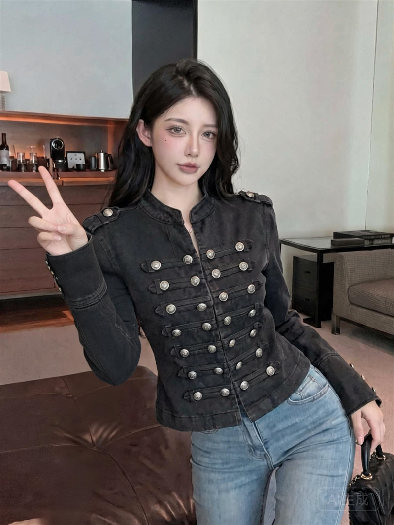 2026 Autumn New Classical Metal Ribbed Button Strap Washed Denim Short Jacket - Image 4