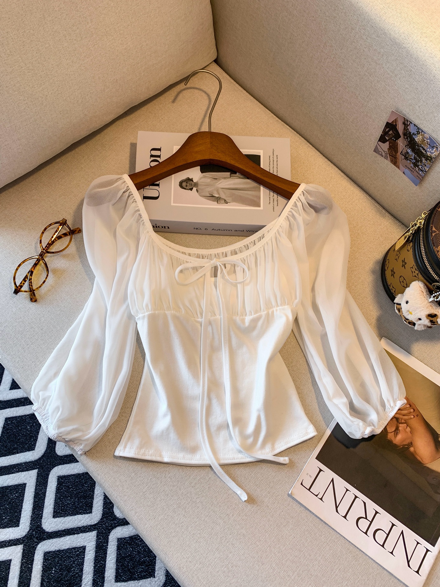 White Lantern Sleeve T-Shirt for Women Fall 2026 Slim Fit Commuter Style
